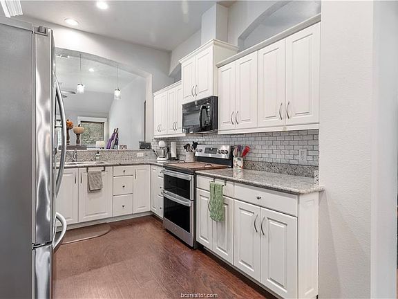 2nd image of 3729 Mariposa Ct