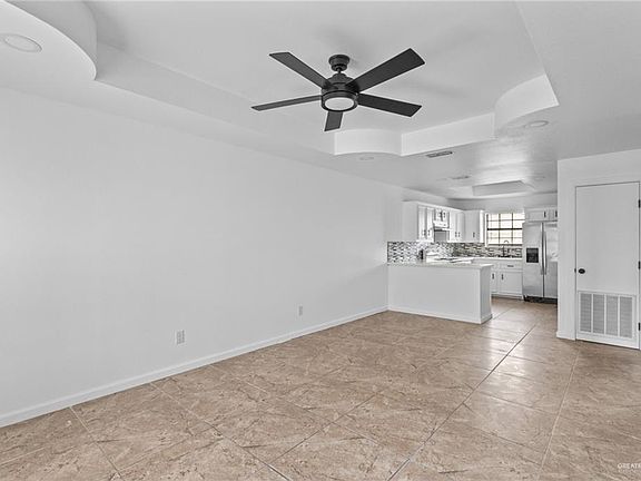 4th image of 112 E Peter St APT 3
