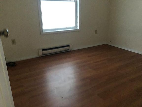 4th image of 405 Whiton St