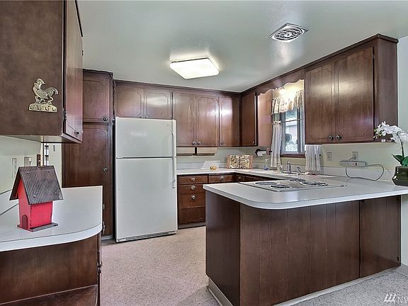 5th image of 8224 Luzader Ln SW