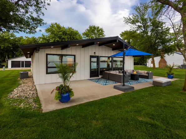 200 N Lake Dr, Castlewood, SD 57223