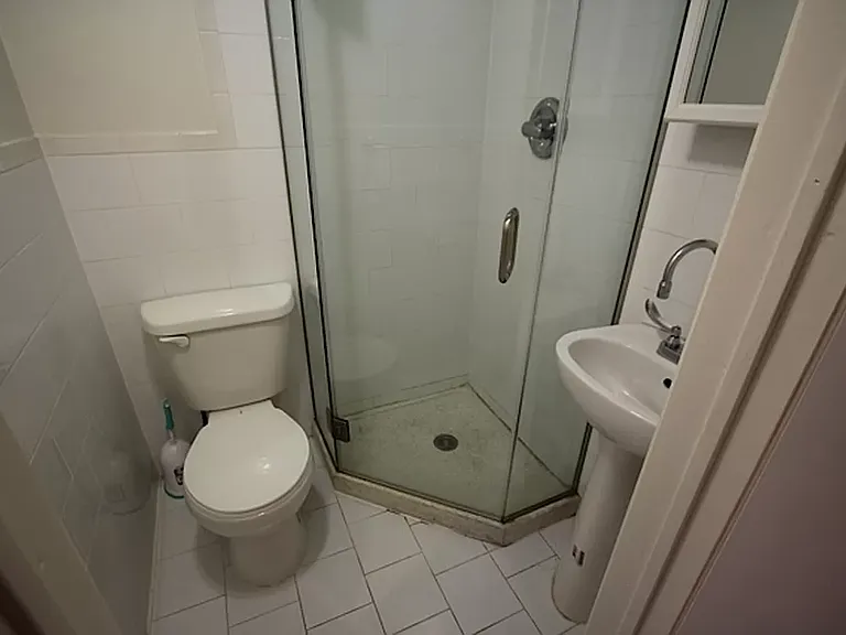 319 W 30th St #2R — Photo 5
