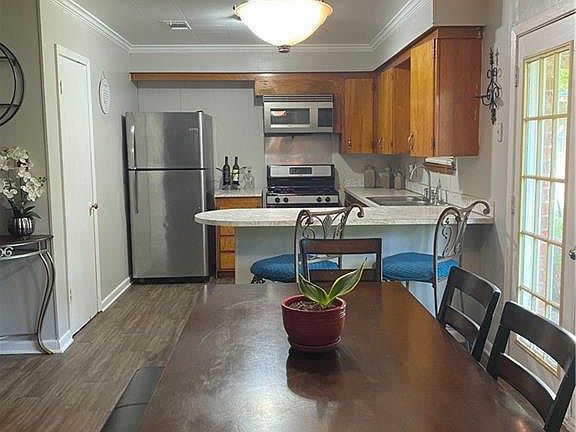 5th image of 903 Moreau St