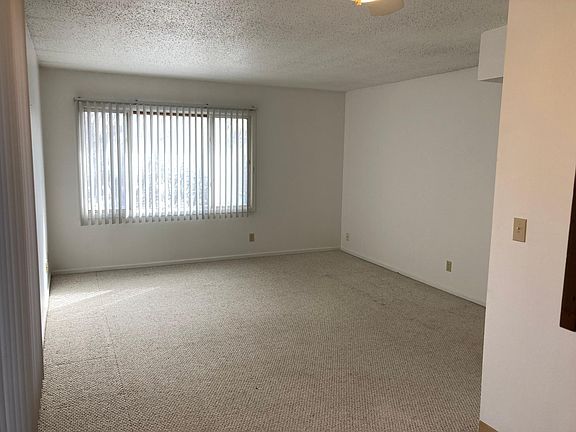 5th image of 2014 NW Hickory Ln #5