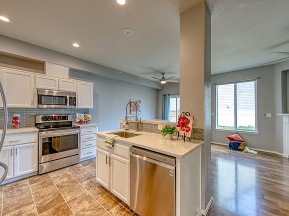 4th image of 191 NE Miramar Cir
