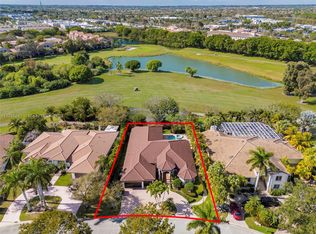 560 W Enclave Cir W, Pembroke Pines, FL 33027