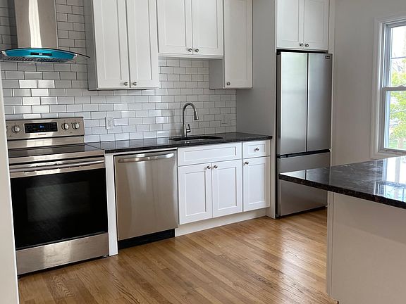 3rd image of 70 Guyon Ave