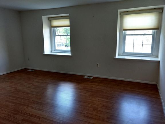 3rd image of 19507 Dartmouth Pl