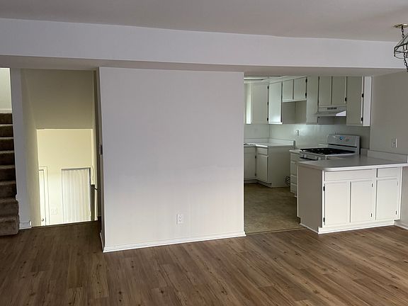 3rd image of 2307 N Cahuenga Blvd #4
