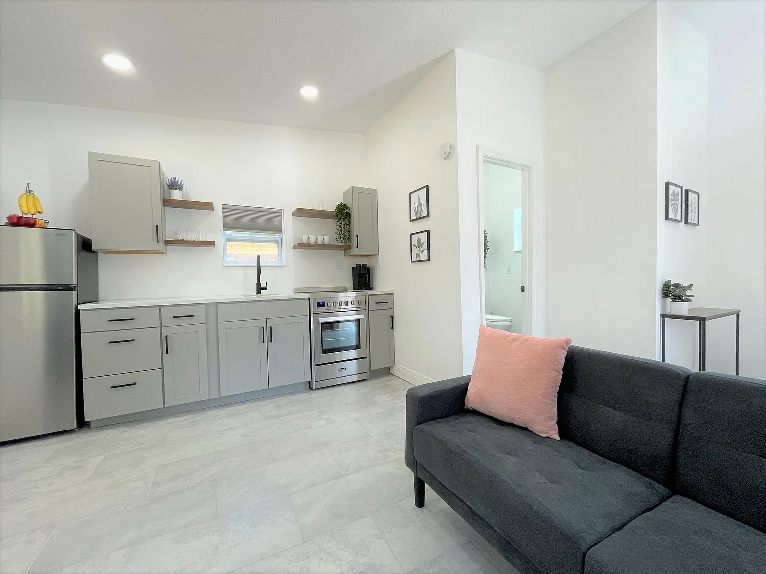 Studio, 400 sqft, $1,299 — Photo 2