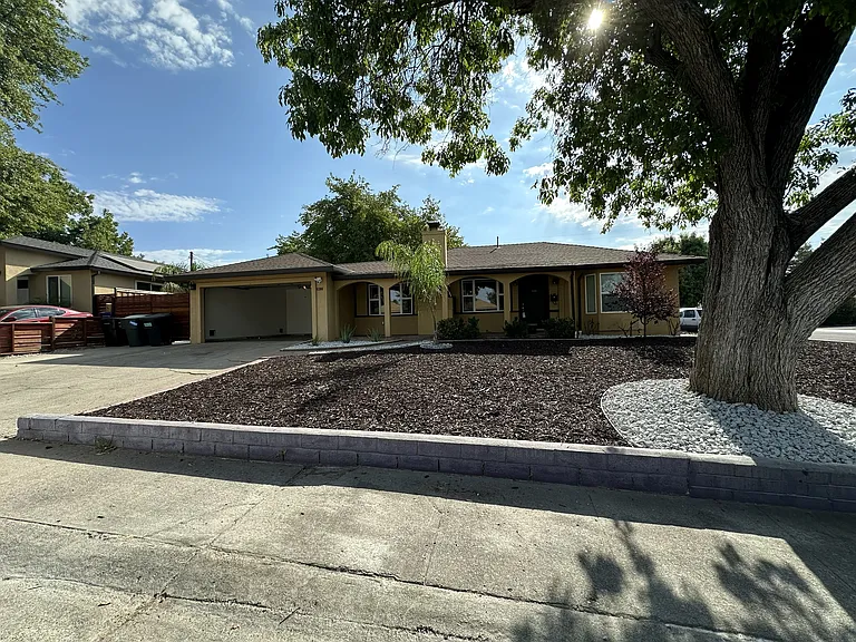 6200 Claussen Way — Photo 1