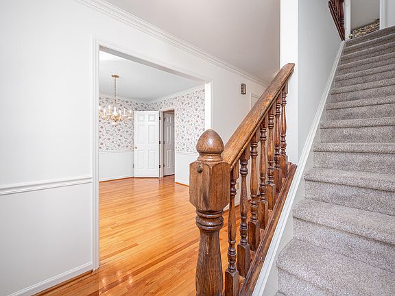 5th image of 712 Flagstone Way