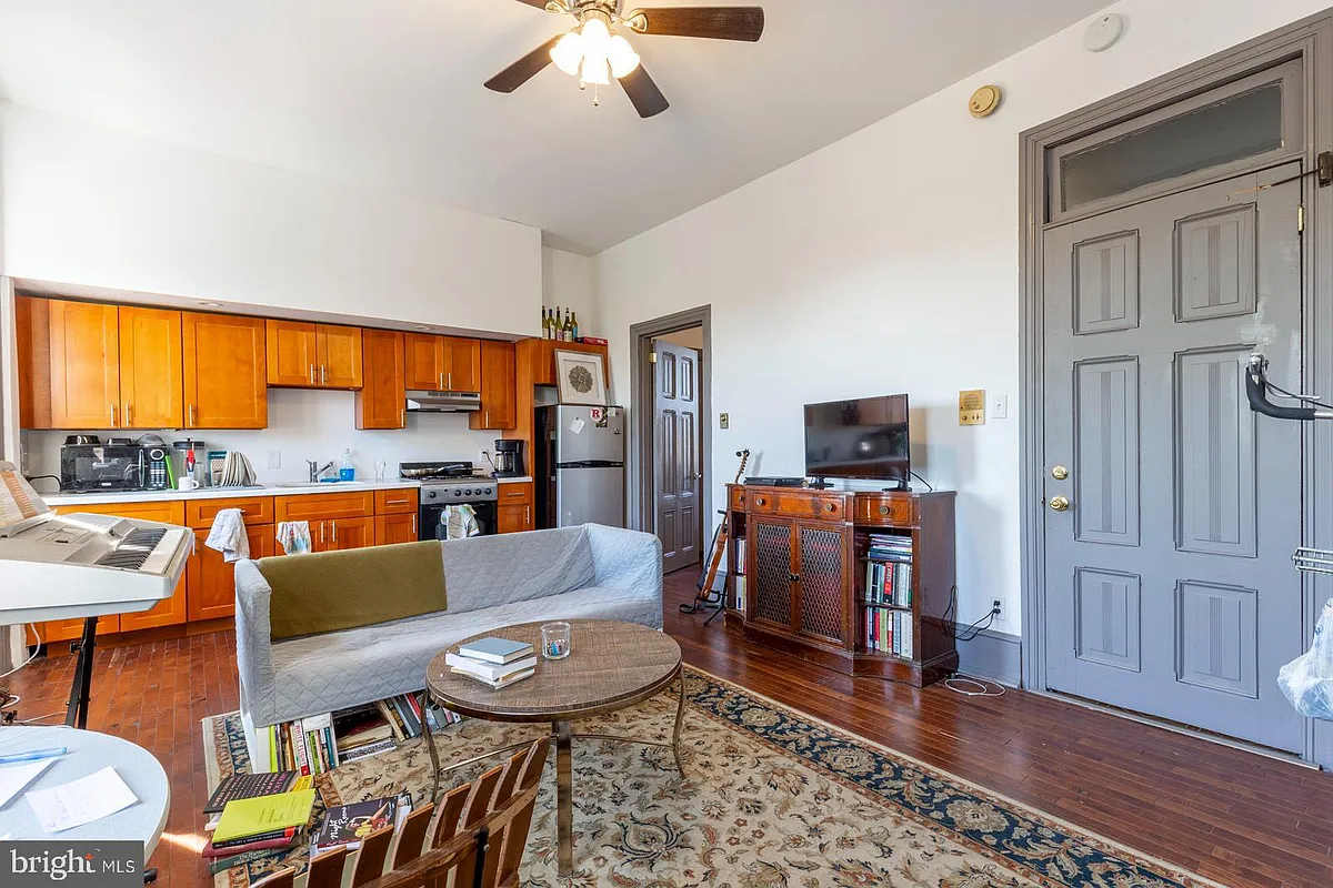 Building Photo - 2318 E York St #3F