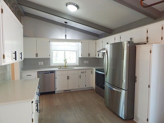 3rd image of 32XX Everest Ln N