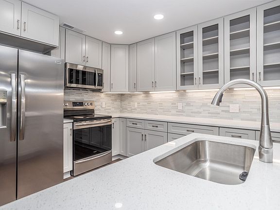 4th image of 303 Dove Haven Dr
