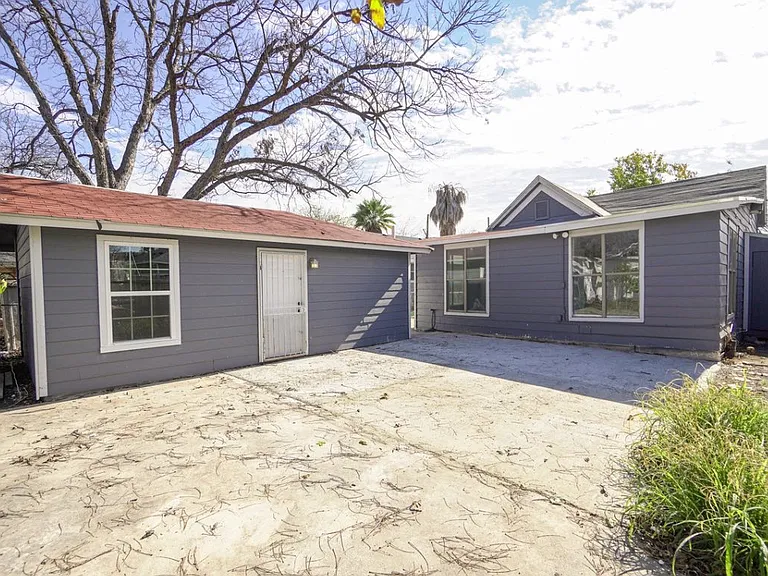1139 Morales St — Photo 8