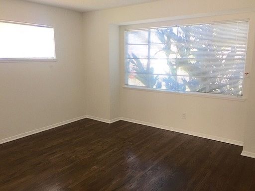 5th image of 22664 Kittridge St