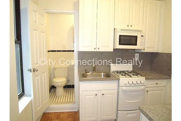 Rented by City Connections Realty | media 18