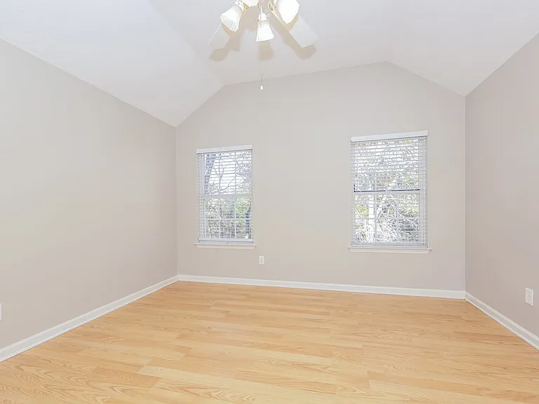 1052 Blue Mountain Ln — Photo 10