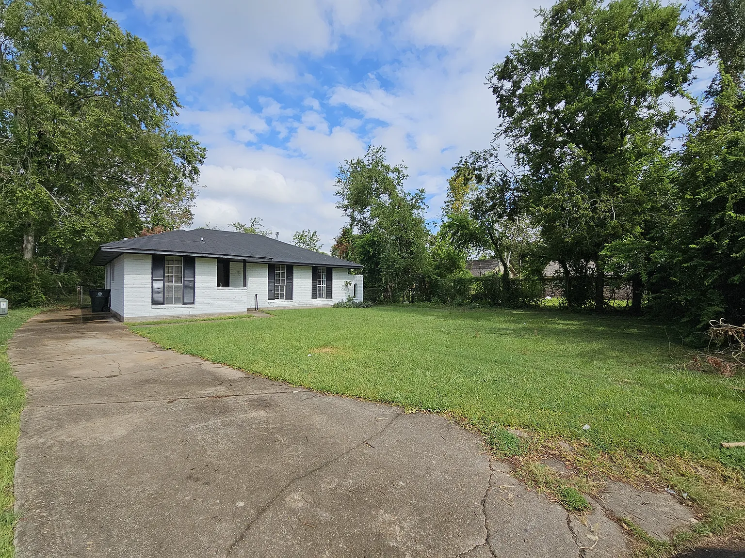 3 bed, 986 sqft, $1,400 — Photo 2