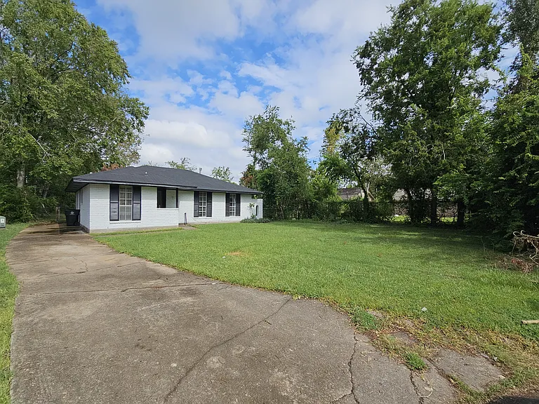 11023 Linvale Dr — Photo 2