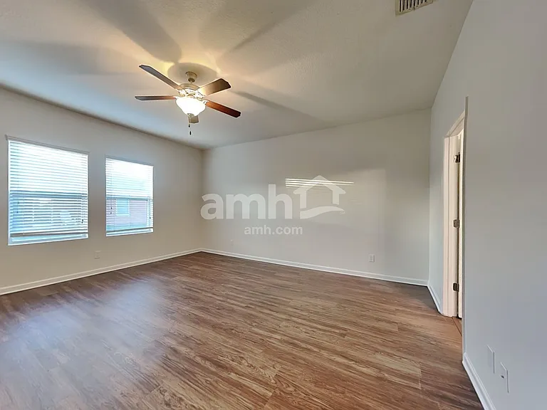 4878 Saint James Ln — Photo 9