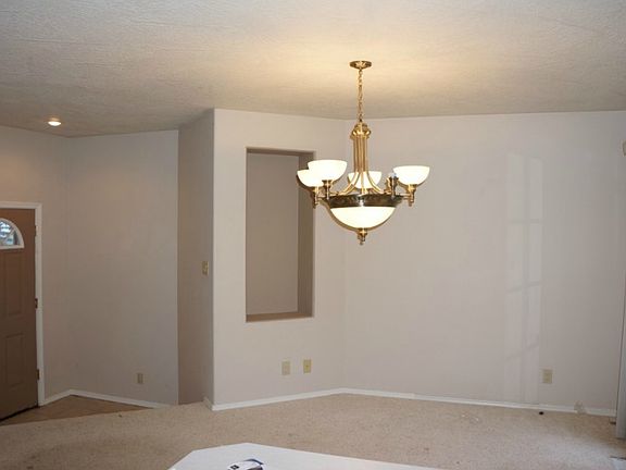 5th image of 132 Lone Oak Rd