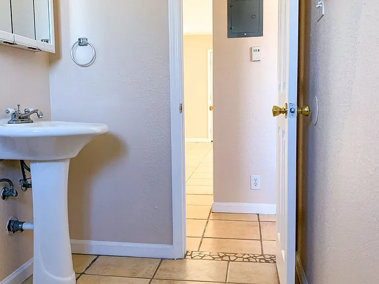 Desert Park Apartments — Photo 34