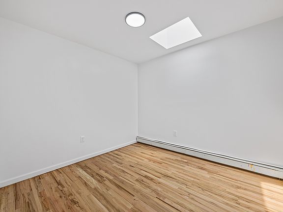 2nd image of 2470 Glebe Ave APT 3