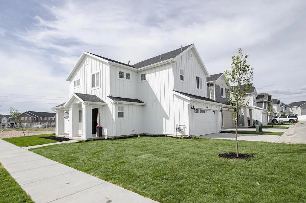 3893 S 3100 W — Photo 2