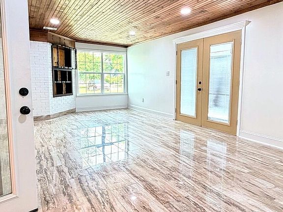 5th image of 2723 Briarwood Cir