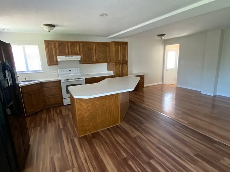 2020 W 6075 S — Photo 2