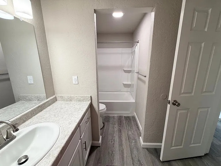 Merit Manor Apartments — Photo 14