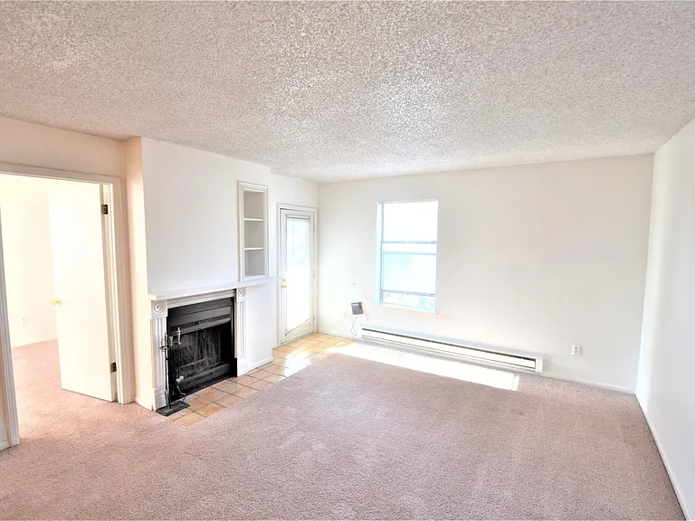 2156 Grove St — Photo 2