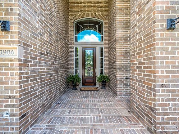 3rd image of 1906 Mountain Aspen Ln