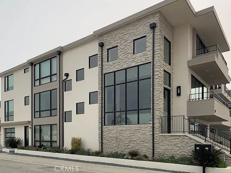 5 bed, 4285 sqft, $19,600 — Photo 2