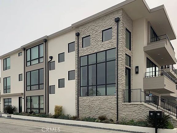 2nd image of 116 W Channel Islands Blvd