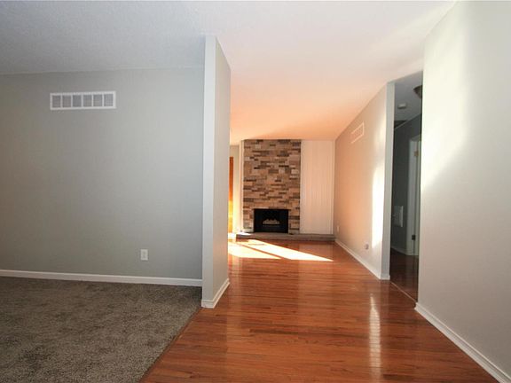 3rd image of 2241 Arborview Dr