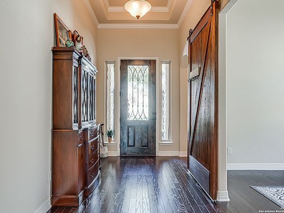 3rd image of 4642 AMOROSA WAY