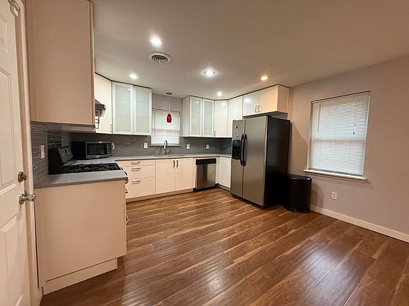 4th image of 7928 Claremont Dr