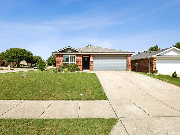 1001 Margaret Dr — Photo 1