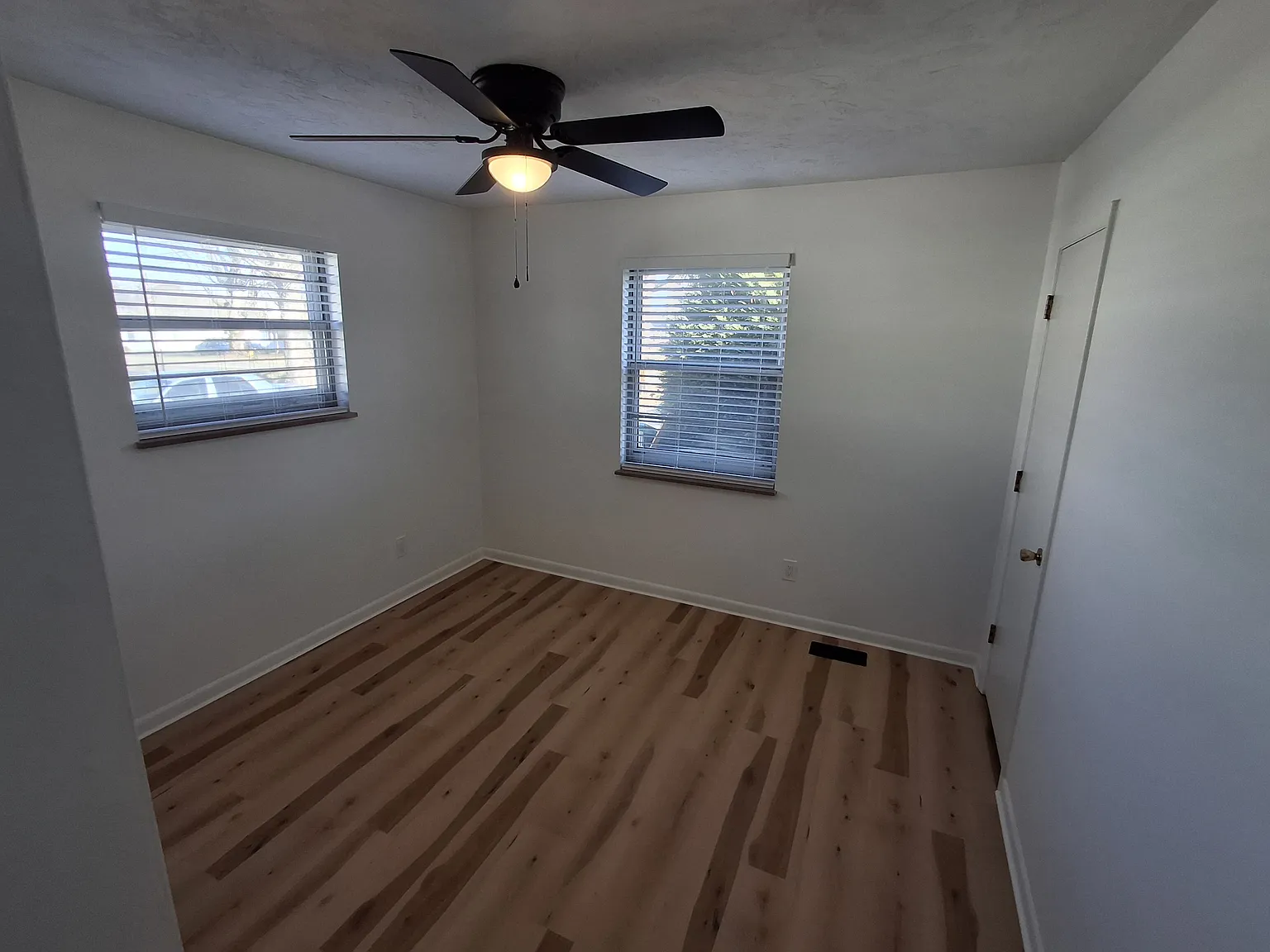 2 bed, 650 sqft, $1,300 — Photo 4