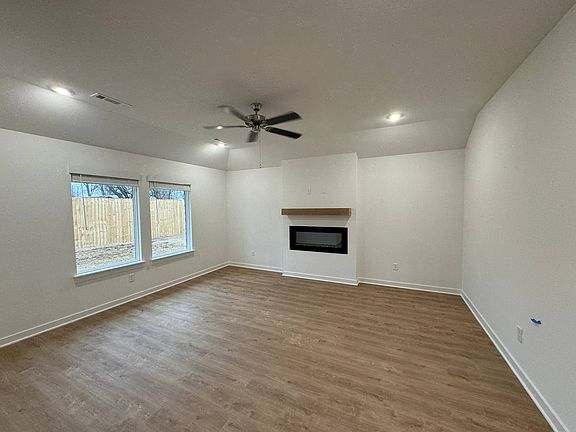 4th image of 801 Picard Ave