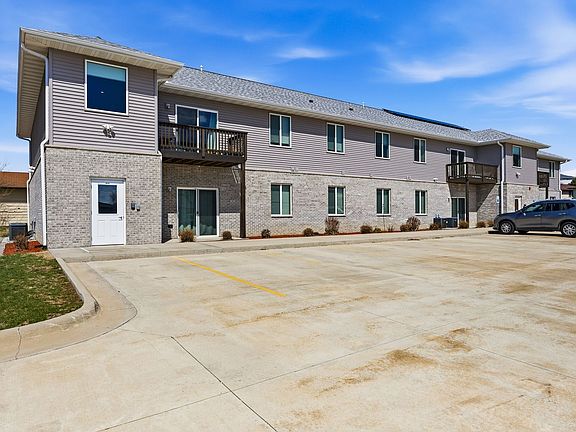 3rd image of 942 Boston Way #11