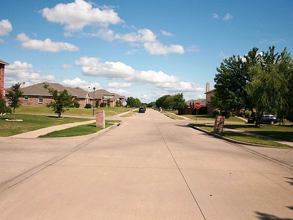 5th image of 2921 Meadow Bluff Dr