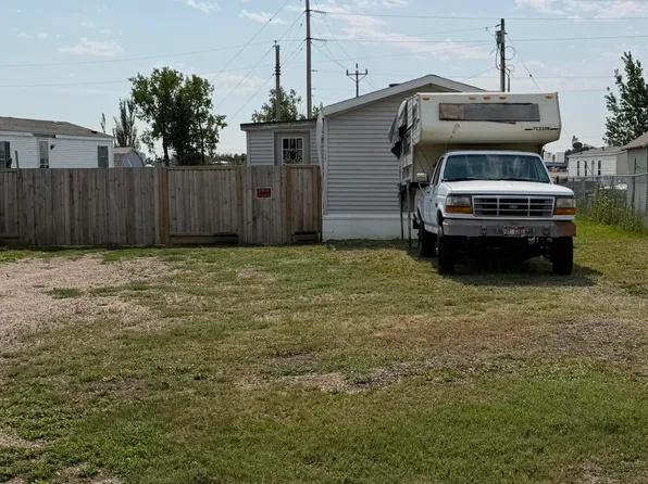 233 4th St SE, Tioga, ND 58852