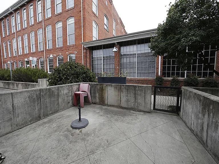 807 E Main St — Photo 14