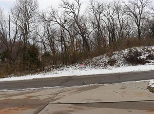 7655 Forest Park Dr, Shawnee, KS 66217