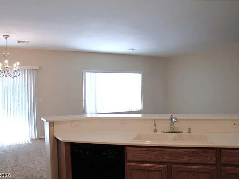 2212 Sawtooth Mountain Dr — Photo 12
