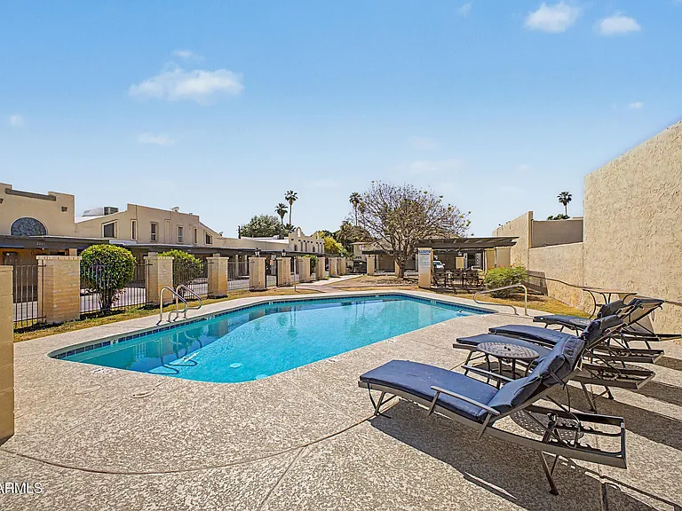 2225 E Catalina Dr — Photo 34